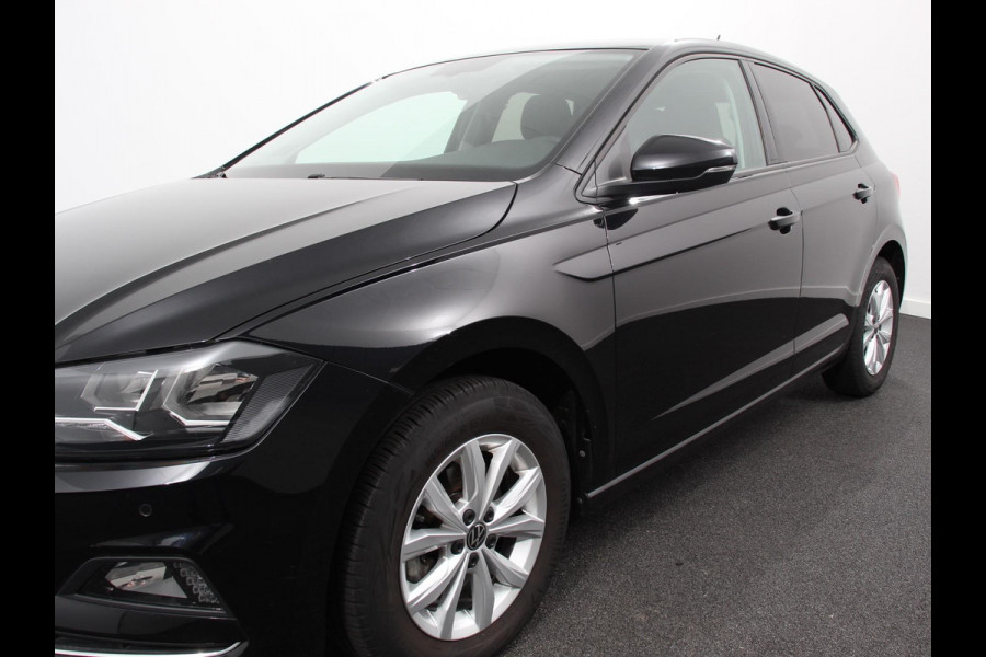 Volkswagen Polo 1.0 TSI 110pk Highline Navigatie Apple Carplay/Android Auto Parkeersensoren Stoelverwarming Ledverlichting Getinte ramen Climate Control