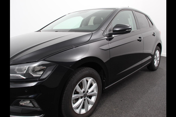 Volkswagen Polo 1.0 TSI 110pk Highline Navigatie Apple Carplay/Android Auto Parkeersensoren Stoelverwarming Ledverlichting Getinte ramen Climate Control