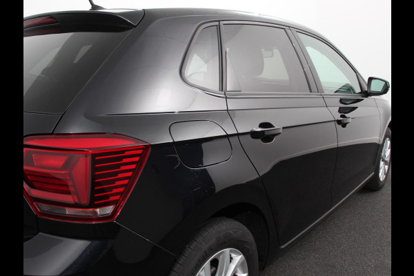 Volkswagen Polo 1.0 TSI 110pk Highline Navigatie Apple Carplay/Android Auto Parkeersensoren Stoelverwarming Ledverlichting Getinte ramen Climate Control