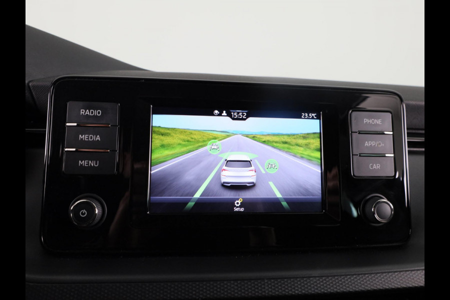 Škoda Kamiq 1.0 TSI Ambition 110 pk | Navigatie via App | Parkeersensoren achter | Cruise control | LED koplampen | Apple Carplay/Android Auto |
