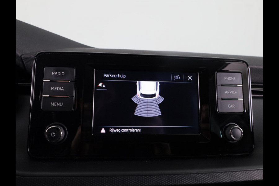 Škoda Kamiq 1.0 TSI Ambition 110 pk | Navigatie via App | Parkeersensoren achter | Cruise control | LED koplampen | Apple Carplay/Android Auto |