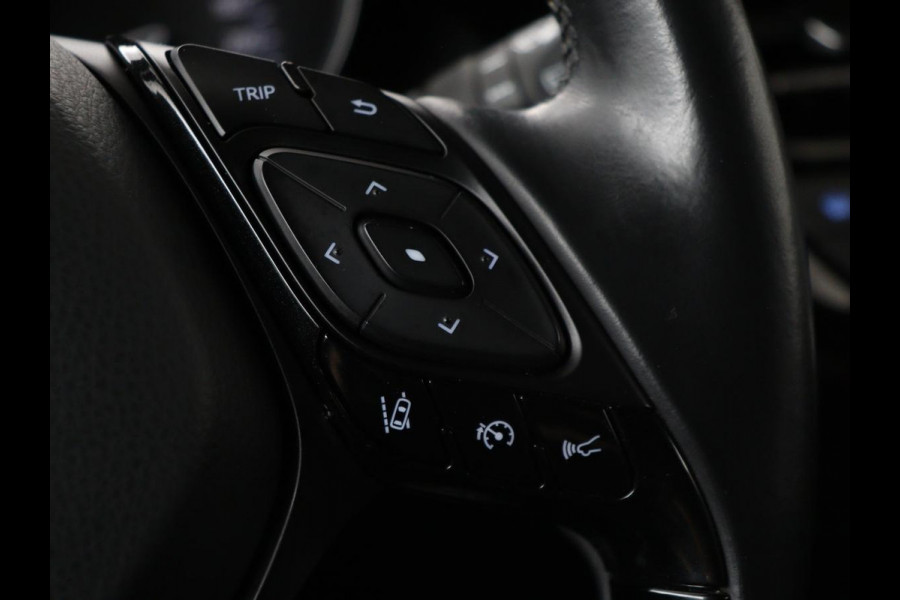 Toyota C-HR 1.8 Hybrid Style | Stoelverwarming | Navigatie | Adaptive cruise | Camera | Trekhaak | JBL audio | Dodehoek detectie | Keyless