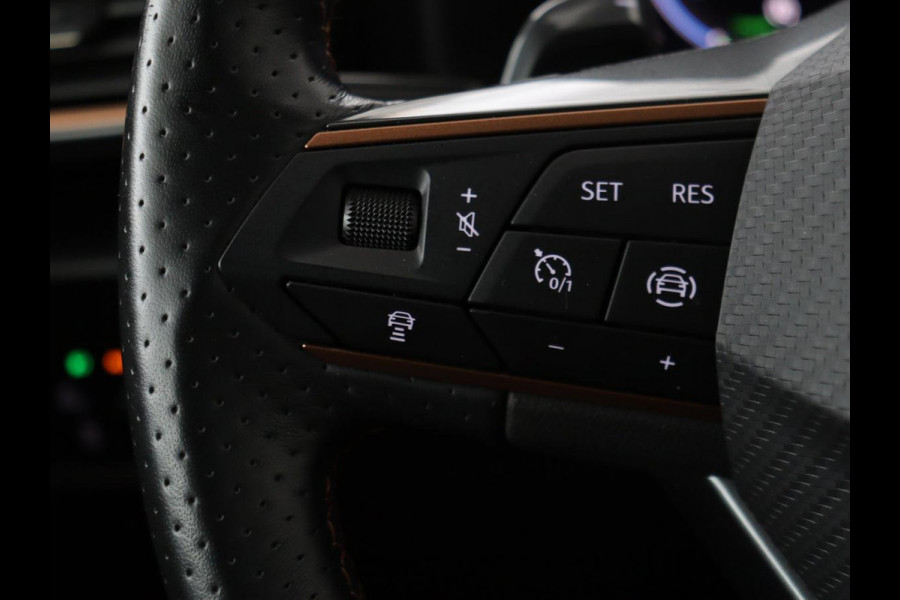 CUPRA Leon 1.4 e-Hybrid | Camera | Adaptive cruise | Stuurverwarming | Navigatie | Sfeerverlichting | Keyless | Full LED | PHEV