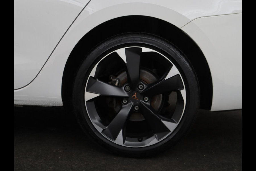 CUPRA Leon 1.4 e-Hybrid | Camera | Adaptive cruise | Stuurverwarming | Navigatie | Sfeerverlichting | Keyless | Full LED | PHEV