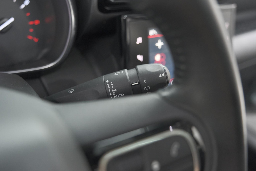 Citroën C3 Aircross PureTech 110 EAT6 Shine | Trekhaak | Panoramadak | Head-Up Display | Camera | Navigatie