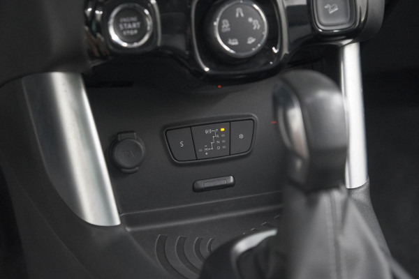 Citroën C3 Aircross PureTech 110 EAT6 Shine | Trekhaak | Panoramadak | Head-Up Display | Camera | Navigatie