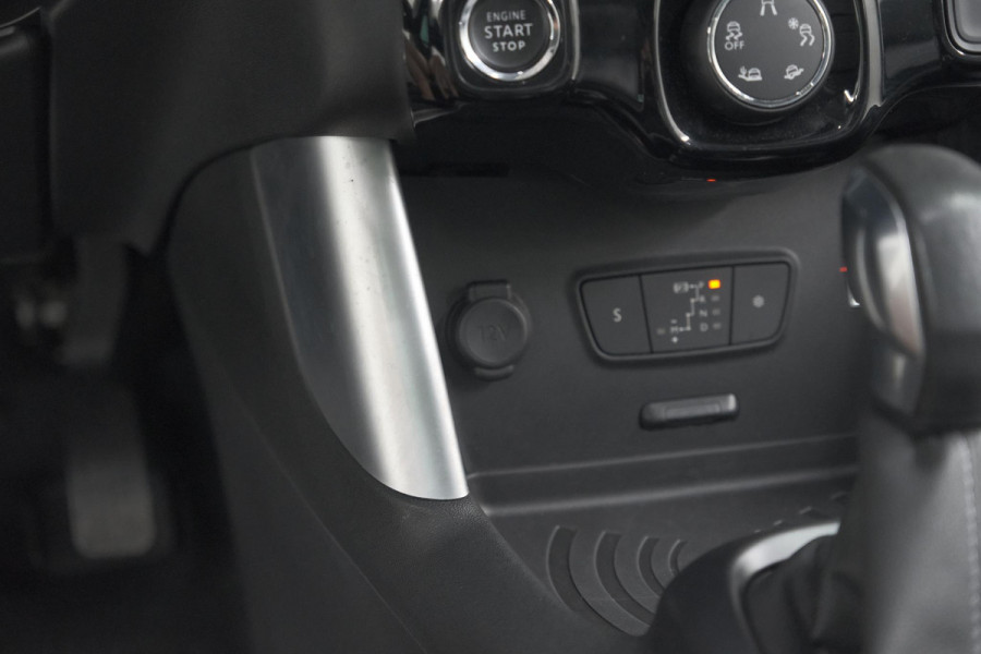 Citroën C3 Aircross PureTech 110 EAT6 Shine | Trekhaak | Panoramadak | Head-Up Display | Camera | Navigatie