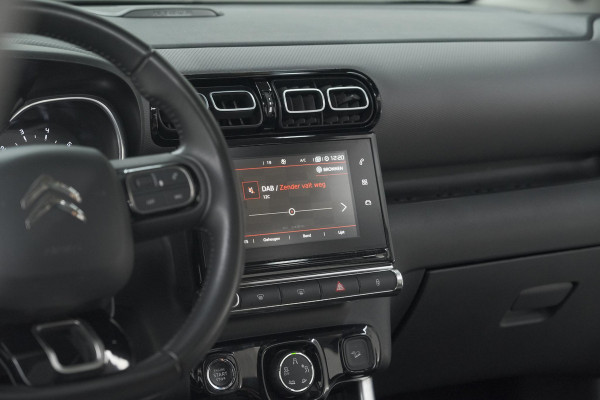 Citroën C3 Aircross PureTech 110 EAT6 Shine | Trekhaak | Panoramadak | Head-Up Display | Camera | Navigatie