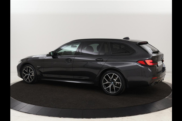 BMW 5 Serie 530e xDrive M Sport | Leder | Stoel & stuurverwarming | Sfeerverlichting | Adaptief LED | Carplay | Camera | Live cockpit | Navigatie