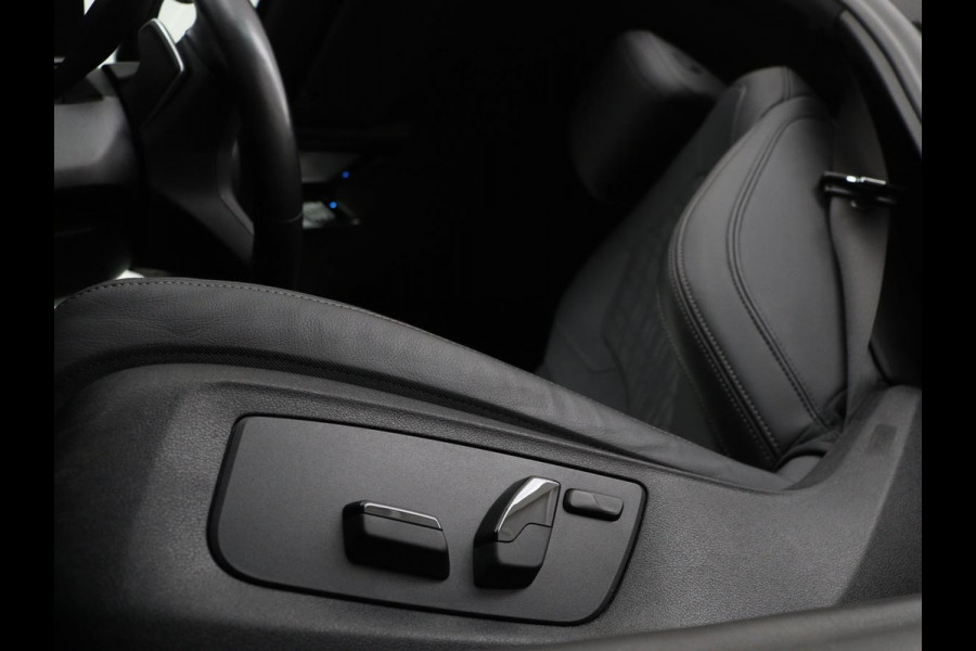 BMW 5 Serie 530e xDrive M Sport | Leder | Stoel & stuurverwarming | Sfeerverlichting | Adaptief LED | Carplay | Camera | Live cockpit | Navigatie
