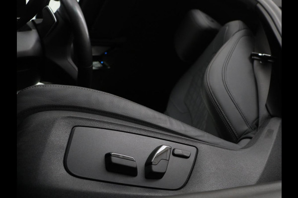 BMW 5 Serie 530e xDrive M Sport | Leder | Stoel & stuurverwarming | Sfeerverlichting | Adaptief LED | Carplay | Camera | Live cockpit | Navigatie