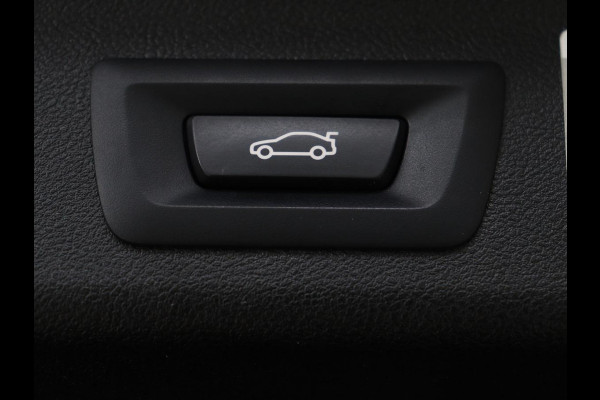 BMW 5 Serie 530e xDrive M Sport | Leder | Stoel & stuurverwarming | Sfeerverlichting | Adaptief LED | Carplay | Camera | Live cockpit | Navigatie