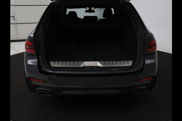 BMW 5 Serie 530e xDrive M Sport | Leder | Stoel & stuurverwarming | Sfeerverlichting | Adaptief LED | Carplay | Camera | Live cockpit | Navigatie