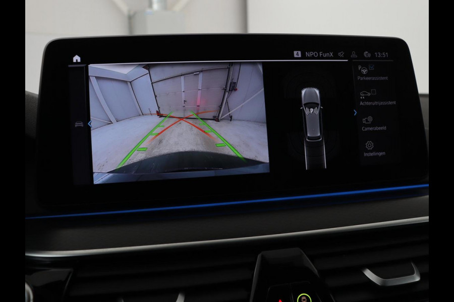 BMW 5 Serie 530e xDrive M Sport | Leder | Stoel & stuurverwarming | Sfeerverlichting | Adaptief LED | Carplay | Camera | Live cockpit | Navigatie
