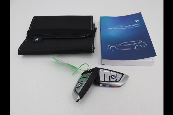 BMW 5 Serie 530e xDrive M Sport | Leder | Stoel & stuurverwarming | Sfeerverlichting | Adaptief LED | Carplay | Camera | Live cockpit | Navigatie