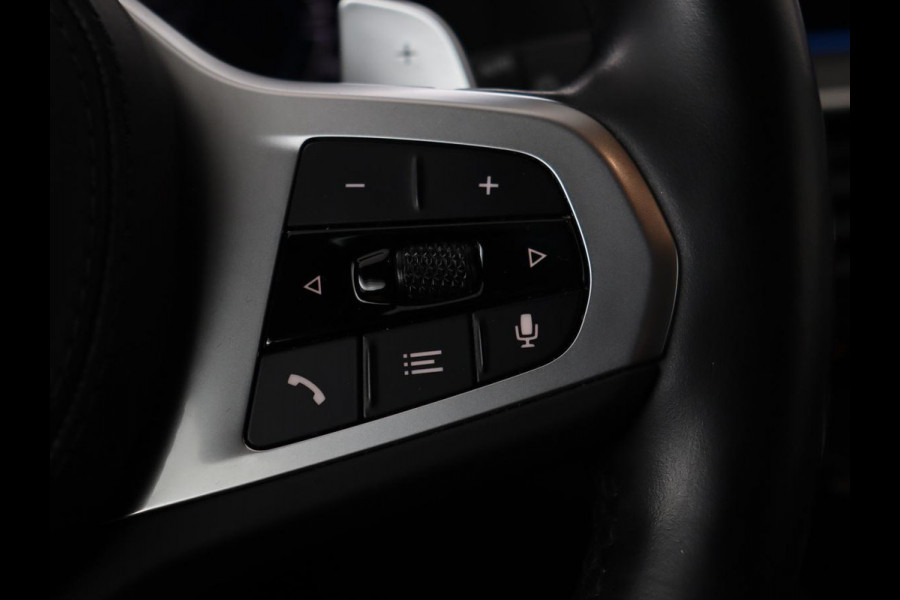 BMW 5 Serie 530e xDrive M Sport | Leder | Stoel & stuurverwarming | Sfeerverlichting | Adaptief LED | Carplay | Camera | Live cockpit | Navigatie