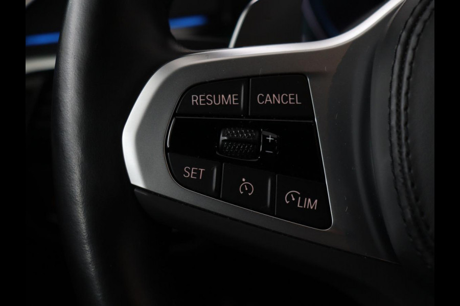 BMW 5 Serie 530e xDrive M Sport | Leder | Stoel & stuurverwarming | Sfeerverlichting | Adaptief LED | Carplay | Camera | Live cockpit | Navigatie