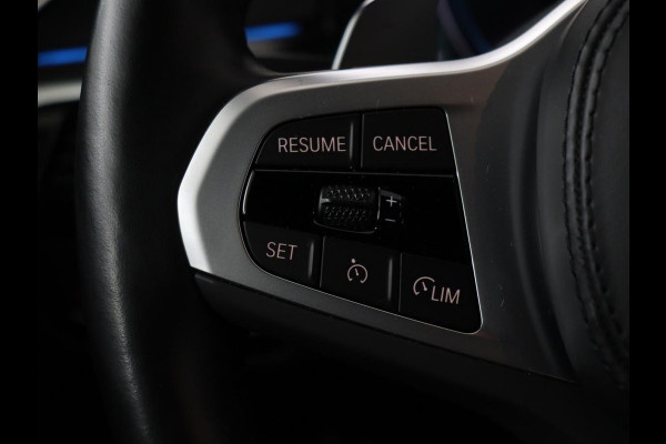 BMW 5 Serie 530e xDrive M Sport | Leder | Stoel & stuurverwarming | Sfeerverlichting | Adaptief LED | Carplay | Camera | Live cockpit | Navigatie