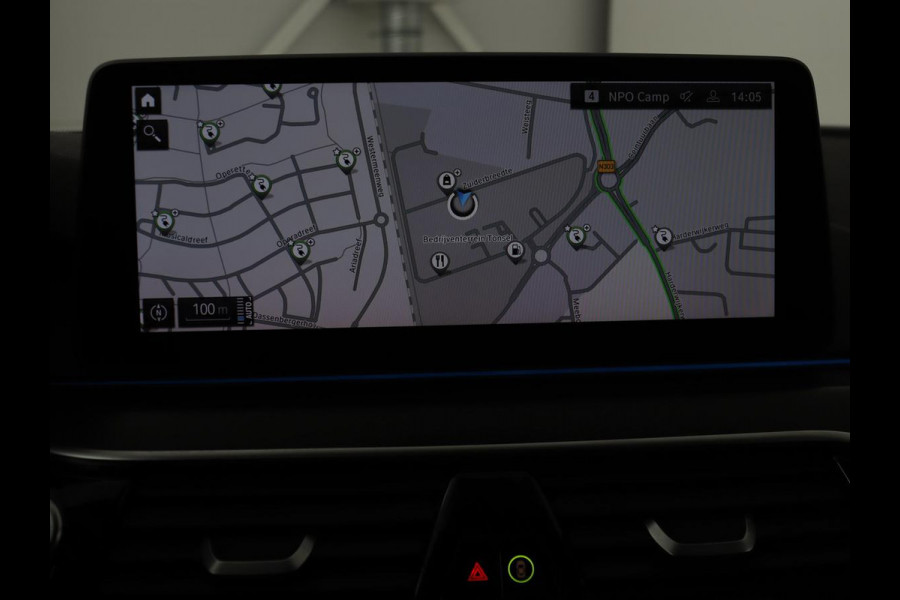 BMW 5 Serie 530e xDrive M Sport | Leder | Stoel & stuurverwarming | Sfeerverlichting | Adaptief LED | Carplay | Camera | Live cockpit | Navigatie