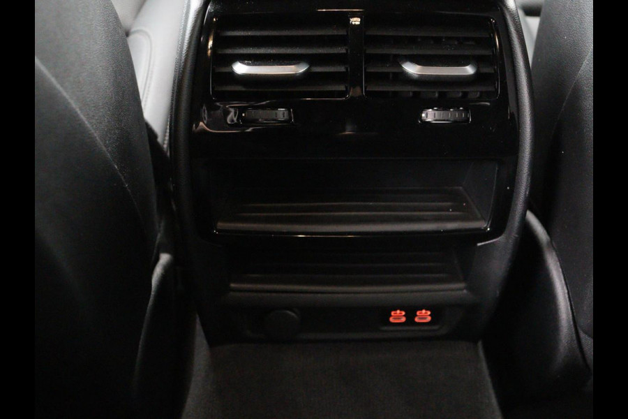 BMW 5 Serie 530e xDrive M Sport | Leder | Stoel & stuurverwarming | Sfeerverlichting | Adaptief LED | Carplay | Camera | Live cockpit | Navigatie