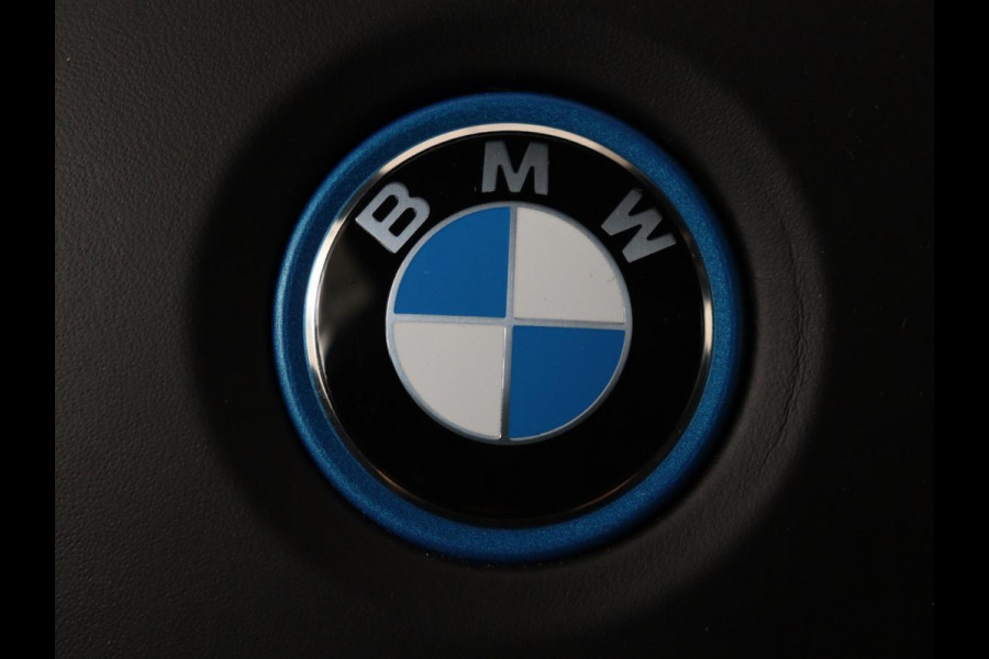 BMW 5 Serie 530e xDrive M Sport | Leder | Stoel & stuurverwarming | Sfeerverlichting | Adaptief LED | Carplay | Camera | Live cockpit | Navigatie