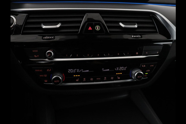 BMW 5 Serie 530e xDrive M Sport | Leder | Stoel & stuurverwarming | Sfeerverlichting | Adaptief LED | Carplay | Camera | Live cockpit | Navigatie