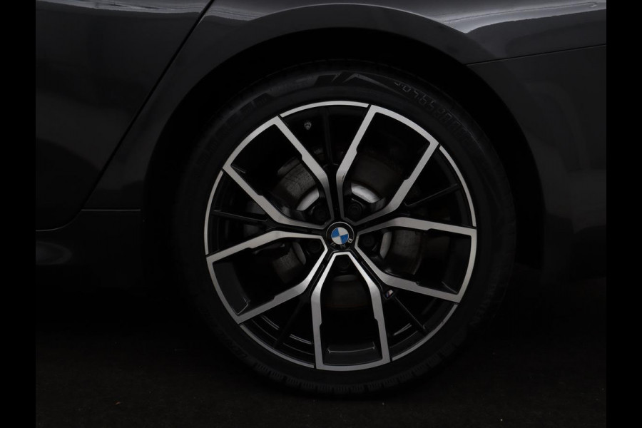 BMW 5 Serie 530e xDrive M Sport | Leder | Stoel & stuurverwarming | Sfeerverlichting | Adaptief LED | Carplay | Camera | Live cockpit | Navigatie