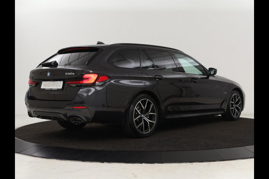 BMW 5 Serie 530e xDrive M Sport | Leder | Stoel & stuurverwarming | Sfeerverlichting | Adaptief LED | Carplay | Camera | Live cockpit | Navigatie