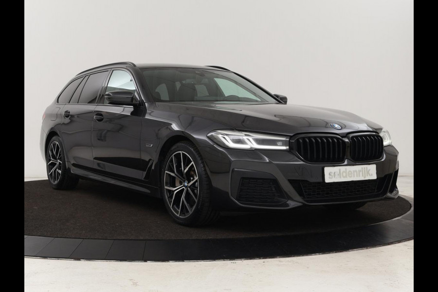 BMW 5 Serie 530e xDrive M Sport | Leder | Stoel & stuurverwarming | Sfeerverlichting | Adaptief LED | Carplay | Camera | Live cockpit | Navigatie