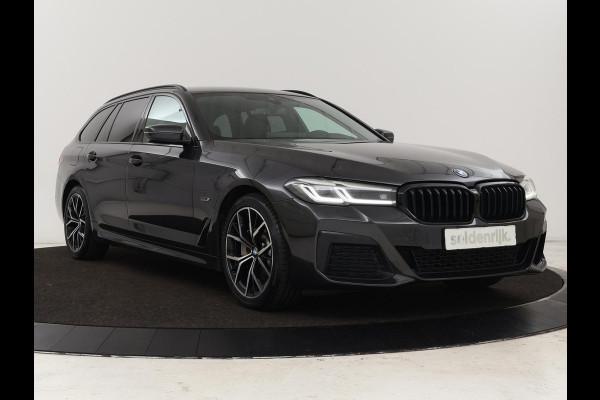 BMW 5 Serie 530e xDrive M Sport | Leder | Stoel & stuurverwarming | Sfeerverlichting | Adaptief LED | Carplay | Camera | Live cockpit | Navigatie