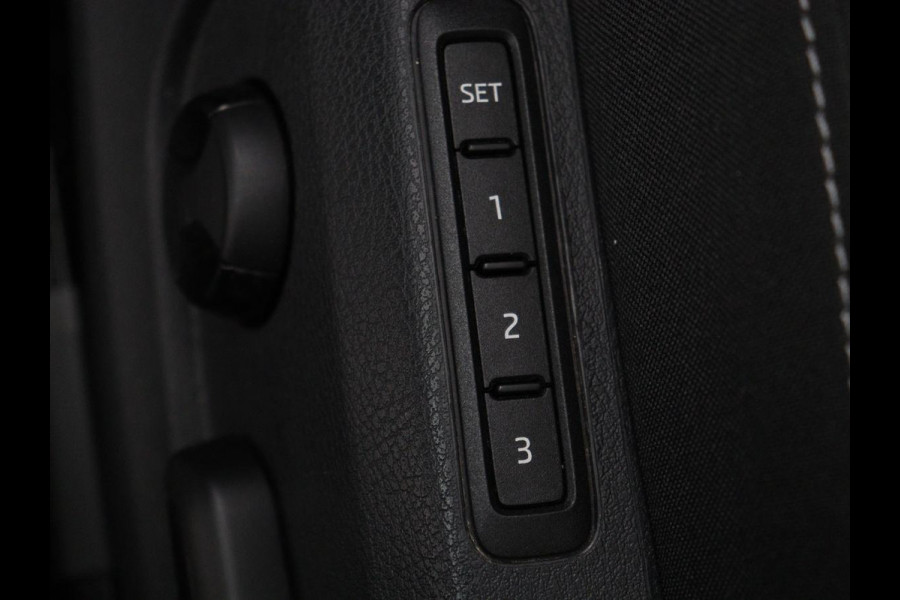 Škoda Superb 1.4 TSI iV Business Edition Plus | Panoramadak | Stoel & stuurverwarming | Adaptive cruise | Virtual Cockpit | Canton Sound | Memory | Carplay | Achterbankverwarming | Navigatie