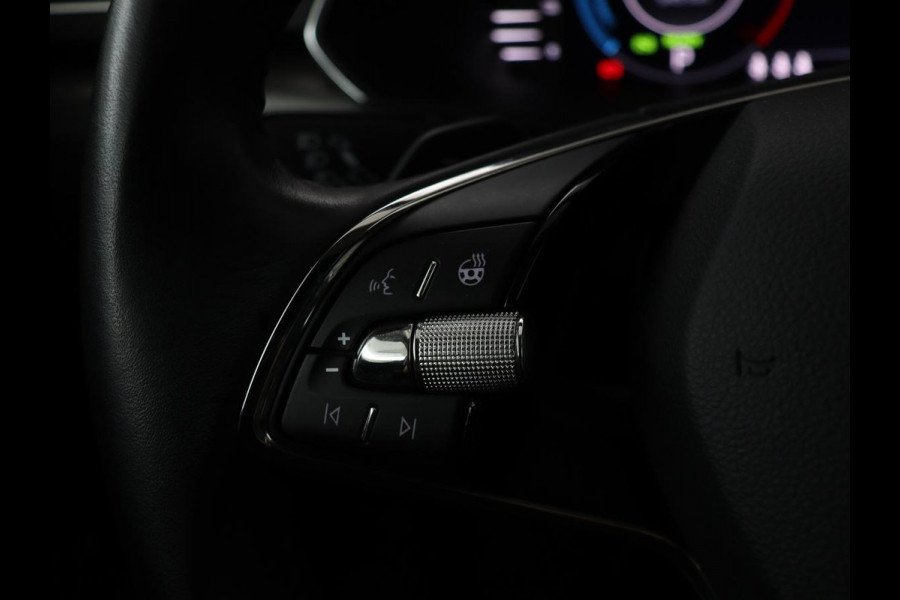 Škoda Superb 1.4 TSI iV Business Edition Plus | Panoramadak | Stoel & stuurverwarming | Adaptive cruise | Virtual Cockpit | Canton Sound | Memory | Carplay | Achterbankverwarming | Navigatie
