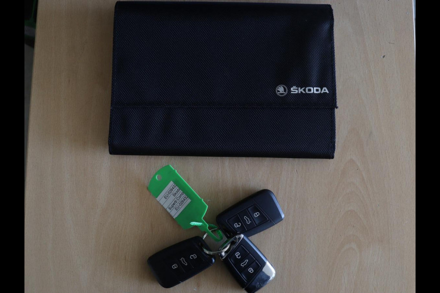 Škoda Superb 1.4 TSI iV Business Edition Plus | Panoramadak | Stoel & stuurverwarming | Adaptive cruise | Virtual Cockpit | Canton Sound | Memory | Carplay | Achterbankverwarming | Navigatie