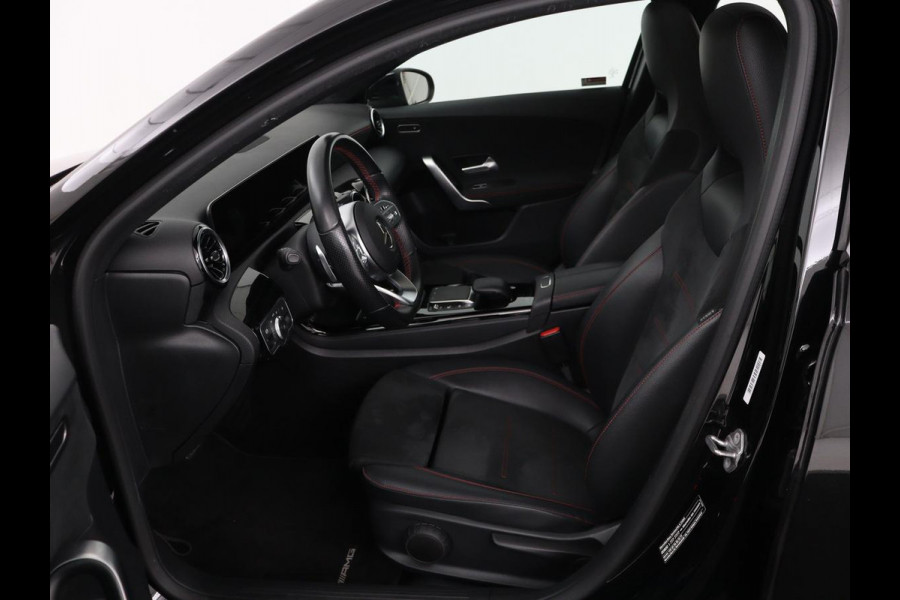 Mercedes-Benz A-Klasse 180 AMG | Panoramadak | Stoelverwarming | Carplay | Widescreen | Leder/Alcanatara | Navigatie | Full LED | Park Assist