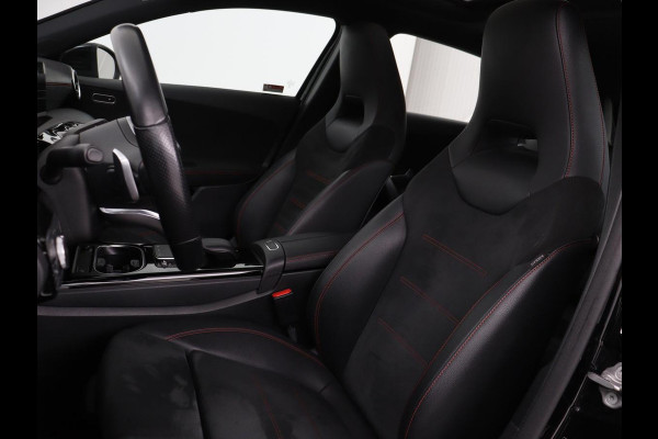 Mercedes-Benz A-Klasse 180 AMG | Panoramadak | Stoelverwarming | Carplay | Widescreen | Leder/Alcanatara | Navigatie | Full LED | Park Assist
