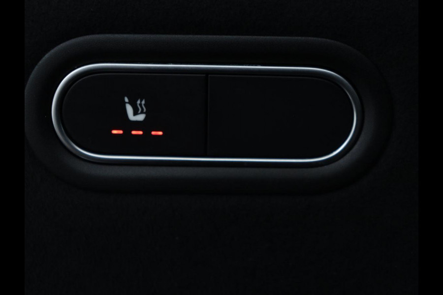Mercedes-Benz A-Klasse 180 AMG | Panoramadak | Stoelverwarming | Carplay | Widescreen | Leder/Alcanatara | Navigatie | Full LED | Park Assist