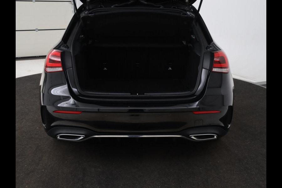 Mercedes-Benz A-Klasse 180 AMG | Panoramadak | Stoelverwarming | Carplay | Widescreen | Leder/Alcanatara | Navigatie | Full LED | Park Assist