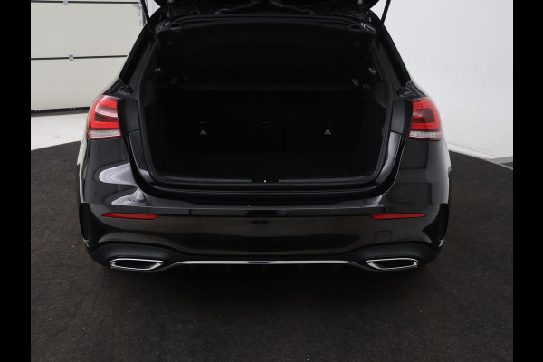 Mercedes-Benz A-Klasse 180 AMG | Panoramadak | Stoelverwarming | Carplay | Widescreen | Leder/Alcanatara | Navigatie | Full LED | Park Assist