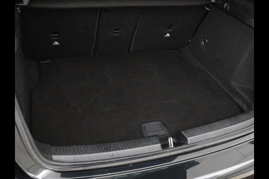 Mercedes-Benz A-Klasse 180 AMG | Panoramadak | Stoelverwarming | Carplay | Widescreen | Leder/Alcanatara | Navigatie | Full LED | Park Assist