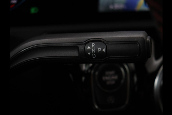 Mercedes-Benz A-Klasse 180 AMG | Panoramadak | Stoelverwarming | Carplay | Widescreen | Leder/Alcanatara | Navigatie | Full LED | Park Assist