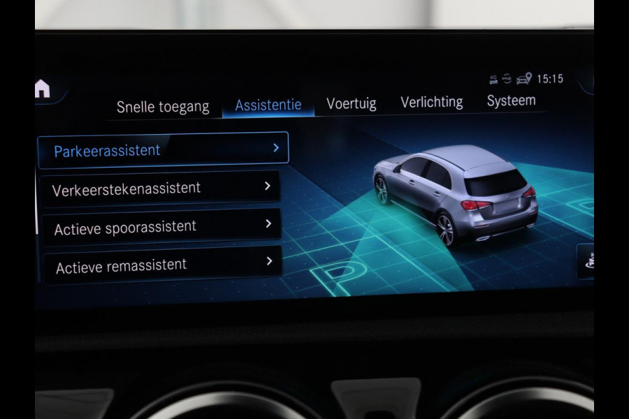 Mercedes-Benz A-Klasse 180 AMG | Panoramadak | Stoelverwarming | Carplay | Widescreen | Leder/Alcanatara | Navigatie | Full LED | Park Assist