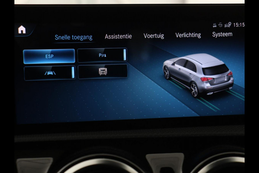Mercedes-Benz A-Klasse 180 AMG | Panoramadak | Stoelverwarming | Carplay | Widescreen | Leder/Alcanatara | Navigatie | Full LED | Park Assist