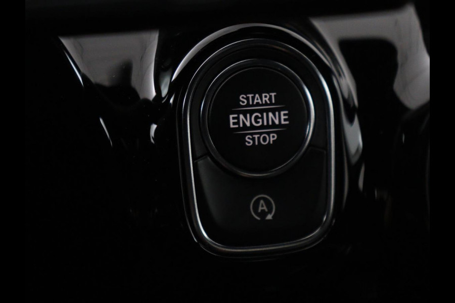 Mercedes-Benz A-Klasse 180 AMG | Panoramadak | Stoelverwarming | Carplay | Widescreen | Leder/Alcanatara | Navigatie | Full LED | Park Assist