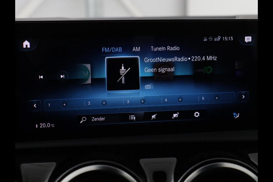 Mercedes-Benz A-Klasse 180 AMG | Panoramadak | Stoelverwarming | Carplay | Widescreen | Leder/Alcanatara | Navigatie | Full LED | Park Assist