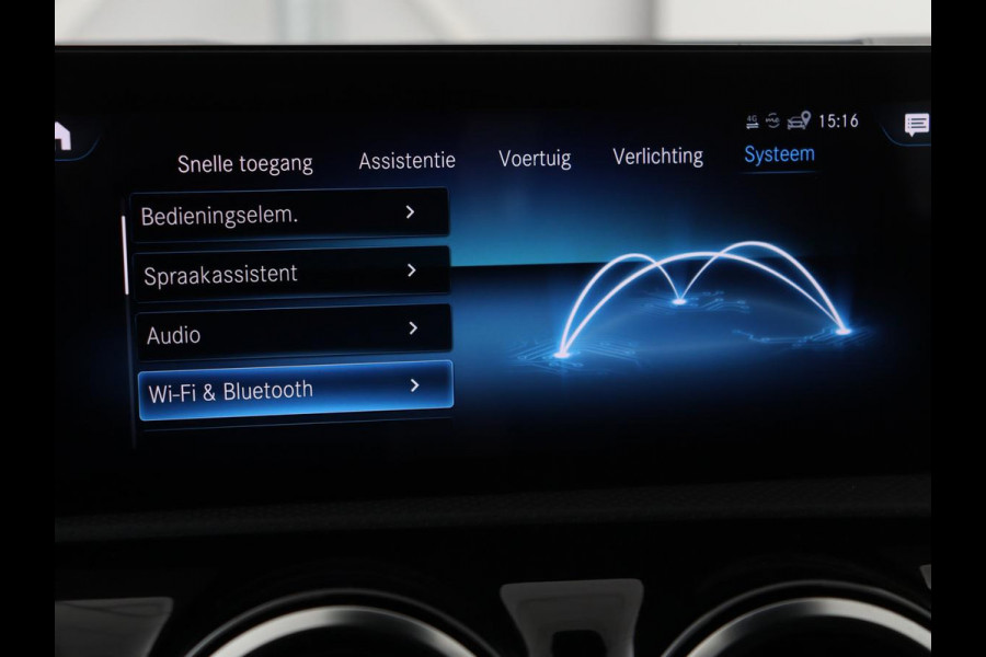 Mercedes-Benz A-Klasse 180 AMG | Panoramadak | Stoelverwarming | Carplay | Widescreen | Leder/Alcanatara | Navigatie | Full LED | Park Assist