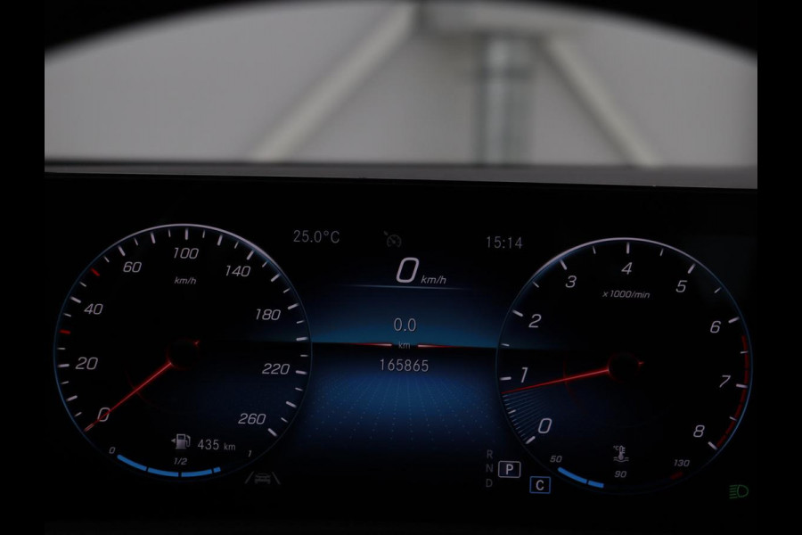 Mercedes-Benz A-Klasse 180 AMG | Panoramadak | Stoelverwarming | Carplay | Widescreen | Leder/Alcanatara | Navigatie | Full LED | Park Assist