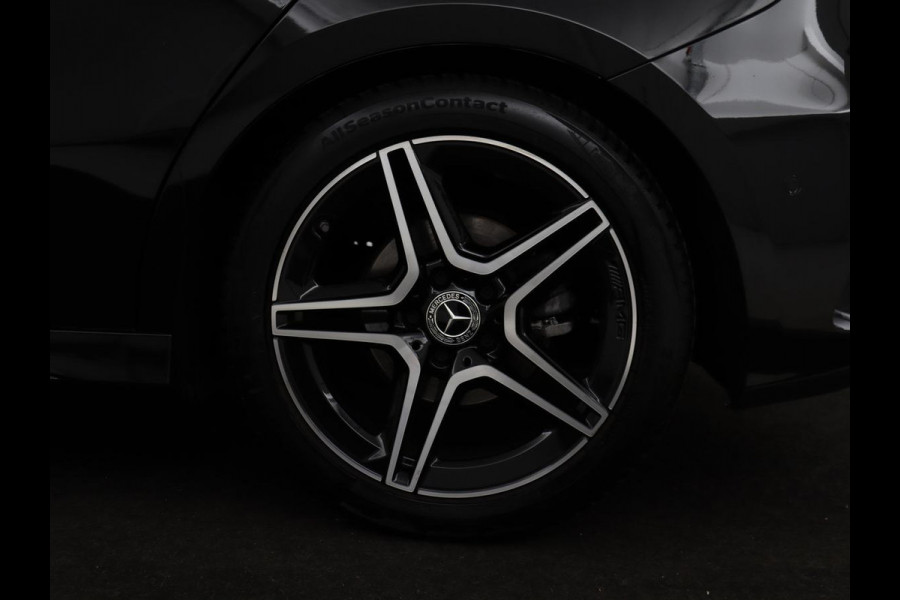 Mercedes-Benz A-Klasse 180 AMG | Panoramadak | Stoelverwarming | Carplay | Widescreen | Leder/Alcanatara | Navigatie | Full LED | Park Assist