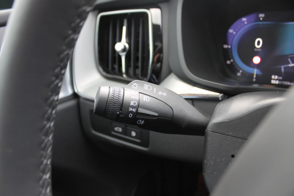 Volvo XC60 T6 350PK Automaat AWD Plug-In Plus Black Edition Panoramisch schuif-kanteldak / Bowers & Wilkins Audio / 21" lichtmetalen velgen / Head-Up Display / 360graden camera
