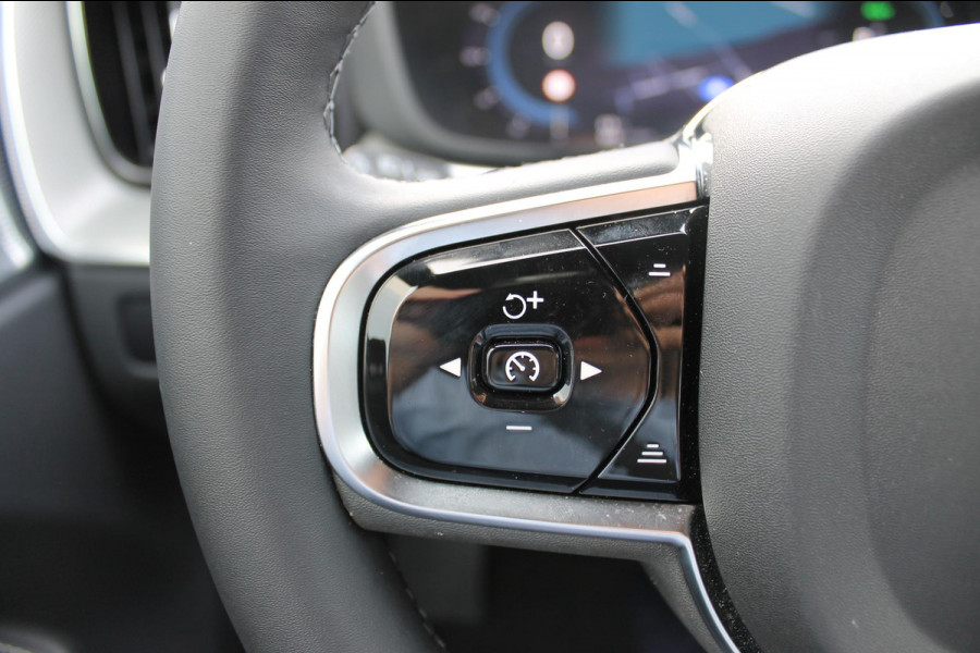 Volvo XC60 T6 350PK Automaat AWD Plug-In Plus Black Edition Panoramisch schuif-kanteldak / Bowers & Wilkins Audio / 21" lichtmetalen velgen / Head-Up Display / 360graden camera