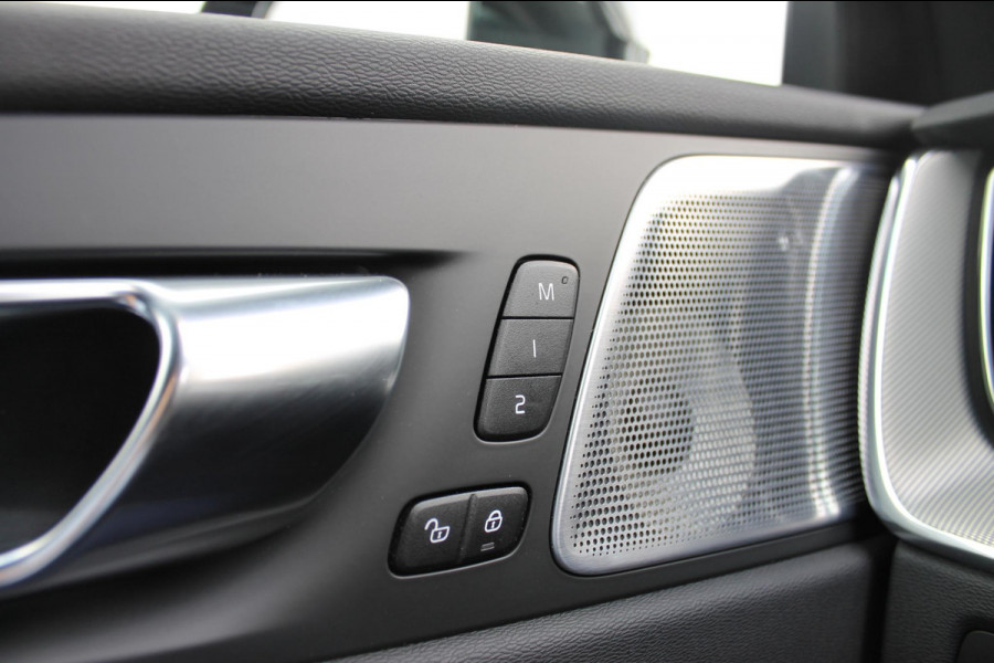 Volvo XC60 T6 350PK Automaat AWD Plug-In Plus Black Edition Panoramisch schuif-kanteldak / Bowers & Wilkins Audio / 21" lichtmetalen velgen / Head-Up Display / 360graden camera